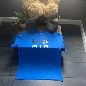 Mens The Nike Tee with beach ball size large